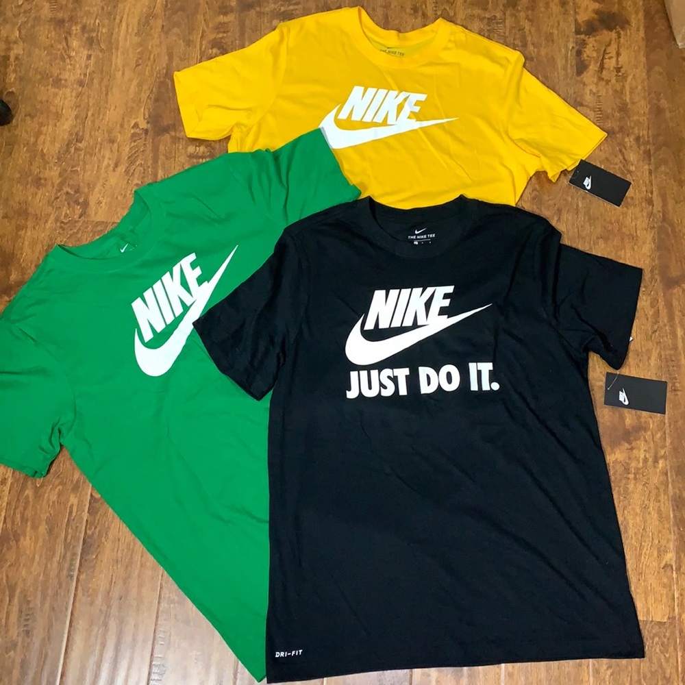 NIKE 3/Set Bundle Men’s Tee Shirts - Size L
